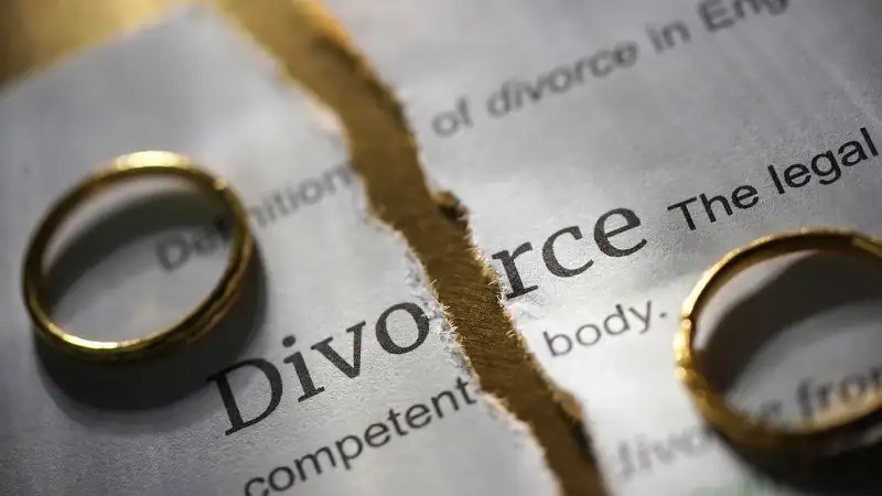 وکیل برای پیگیری درخواست طلاق